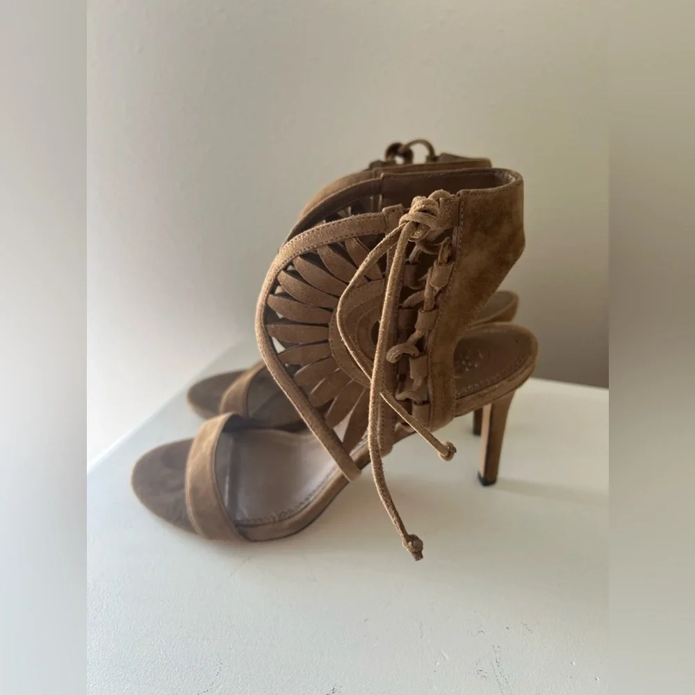 Tory Burch | Women’s SZ 7 | Leyla Sandals River Rock Heels | Taupe Suede Leather